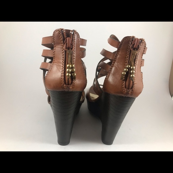 Shoes - Picture 8 of 9